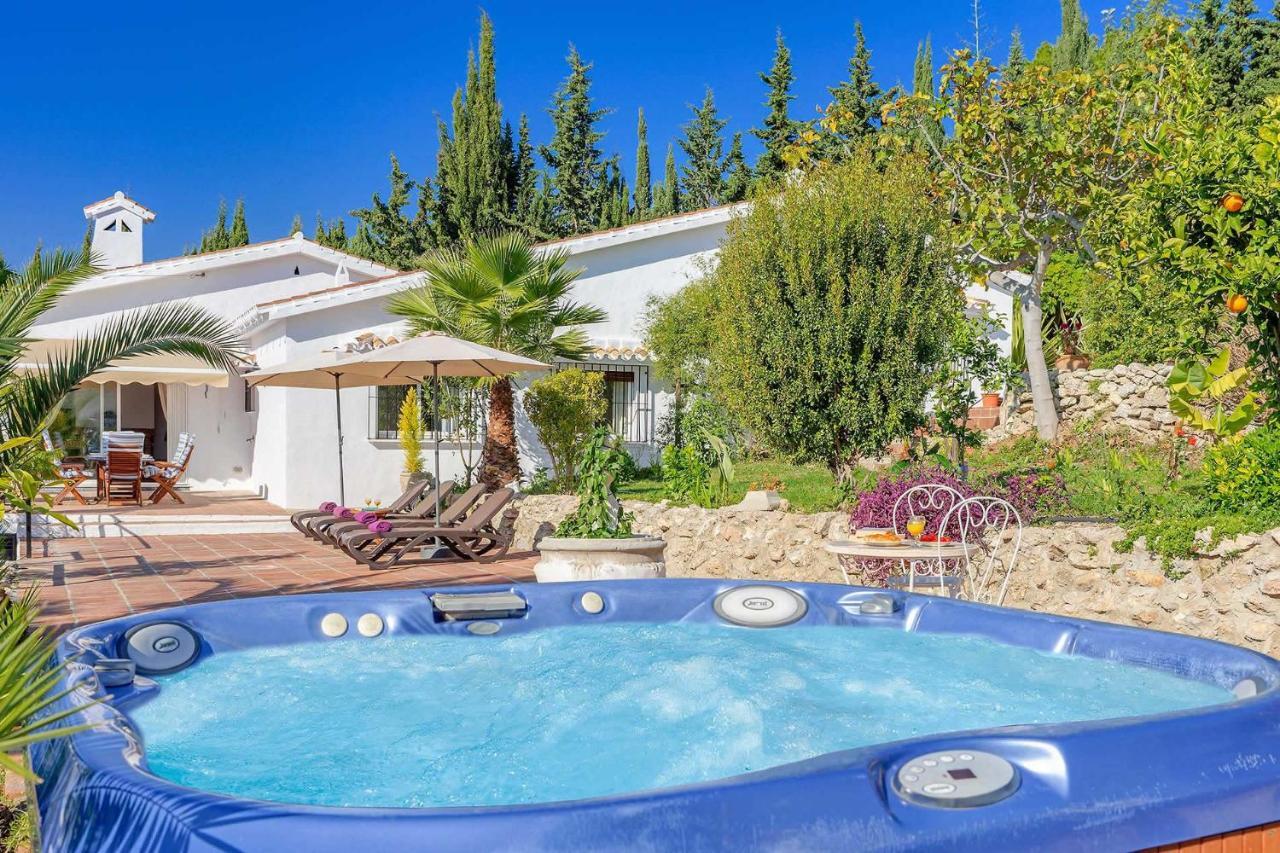 Private Heated Pool, Jacuzzi & 1225M2 Garden In Villa Cipreses Frigiliana Luaran gambar