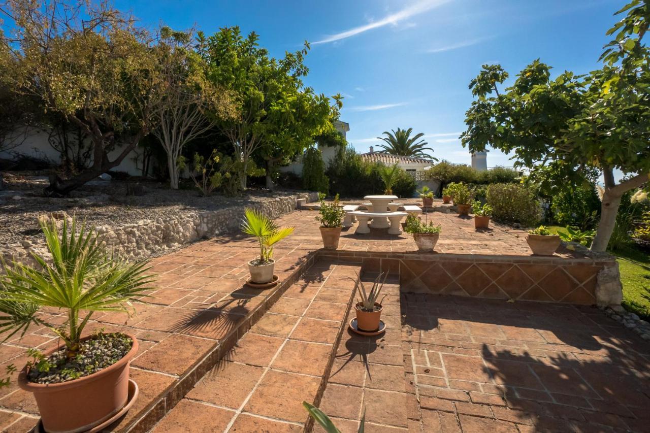 Private Heated Pool, Jacuzzi & 1225M2 Garden In Villa Cipreses Frigiliana Luaran gambar