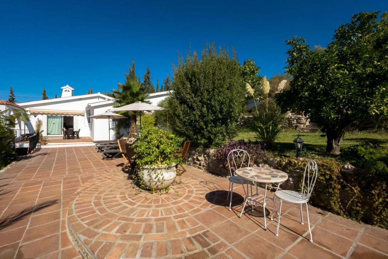 Private Heated Pool, Jacuzzi & 1225M2 Garden In Villa Cipreses Frigiliana Luaran gambar